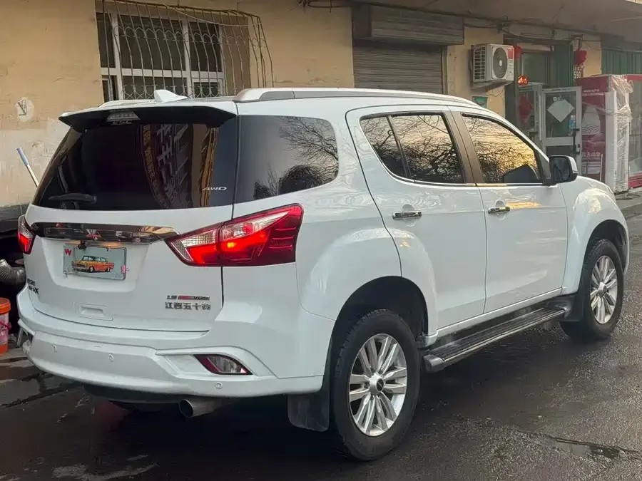 Isuzu mu-X mu-X 2020 1.9T Diesel Automatic 4WD Enjoy Edition 5 Seaters National VI 2022 — миниатюра 4