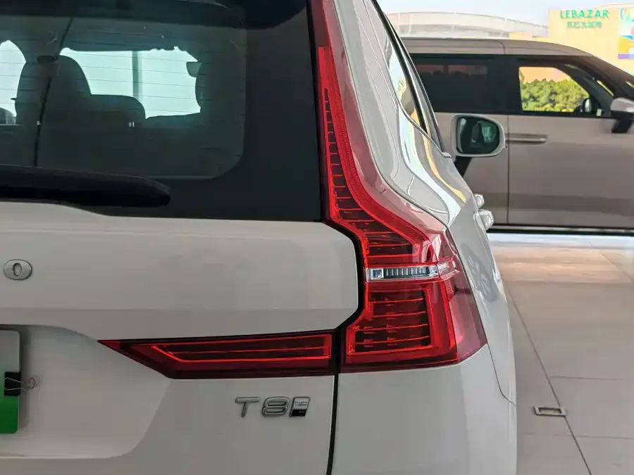 Volvo XC60 Plug-in Hybrid 2025 Plug-in Hybrid Long-range Four-wheel Drive Smart Luxury Edition 2024 — миниатюра 3