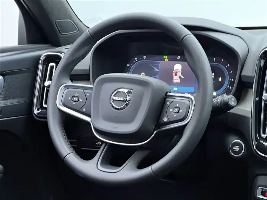 Volvo XC40 2024 B3 Zhiyuan Luxury Edition 2026 — миниатюра 4