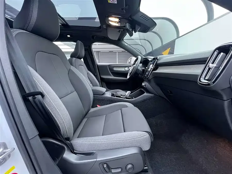 Volvo XC40 2024 B3 Zhiyuan Luxury Edition 2026 — миниатюра 5
