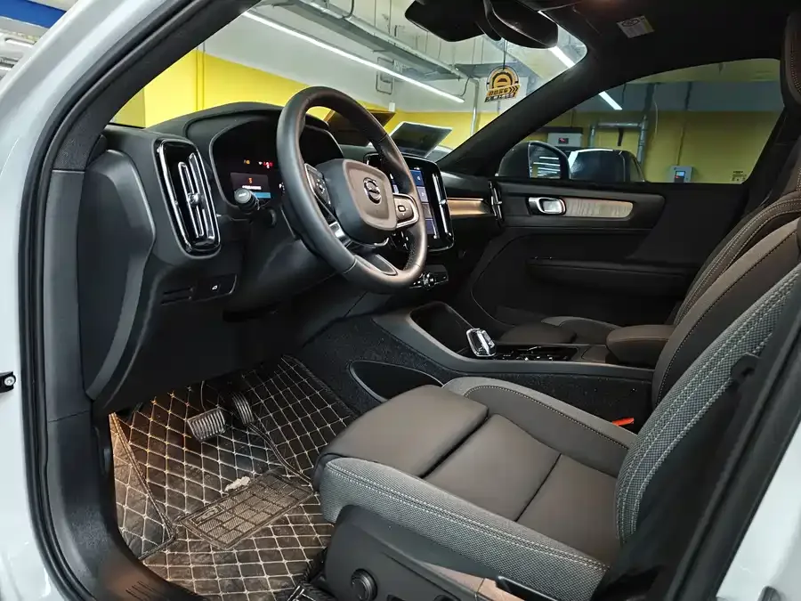 Volvo XC40 2023 B3 Zhiyuan Luxury Edition 2023 — миниатюра 3