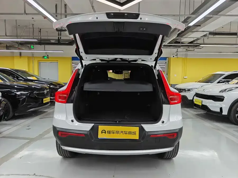 Volvo XC40 2023 B3 Zhiyuan Luxury Edition 2023 — миниатюра 4