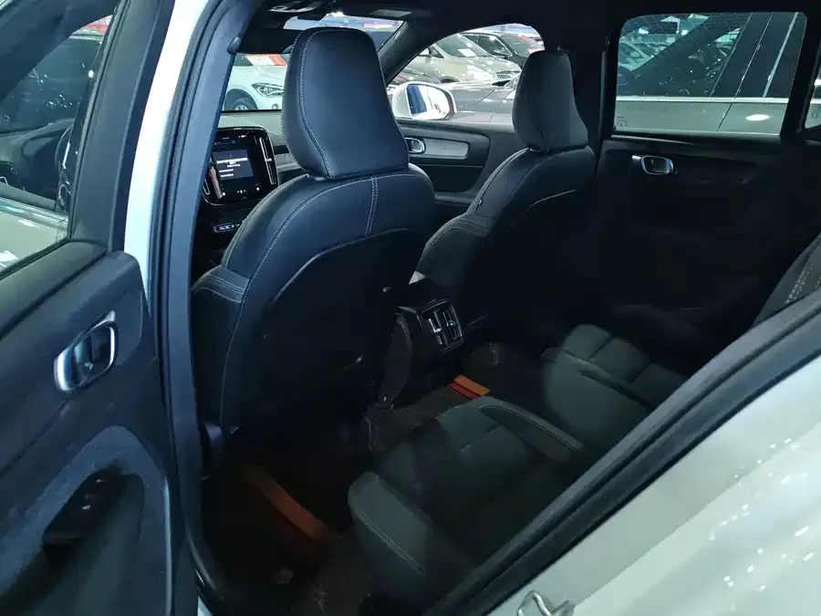 Volvo XC40 2023 B3 Zhiyuan Luxury Edition 2022 — миниатюра 3