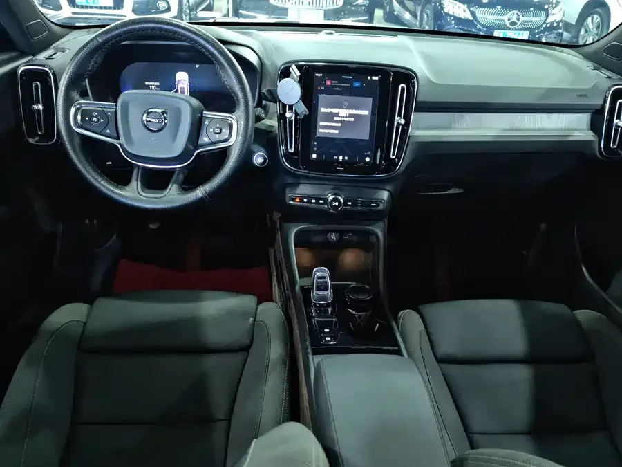 Volvo XC40 2023 B3 Zhiyuan Luxury Edition 2022 — миниатюра 5