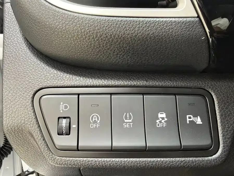 Kia Cyrus (Seltos) 2026 Cetus 1.5L IVT Luxury Comfort Edition 2026 — миниатюра 3