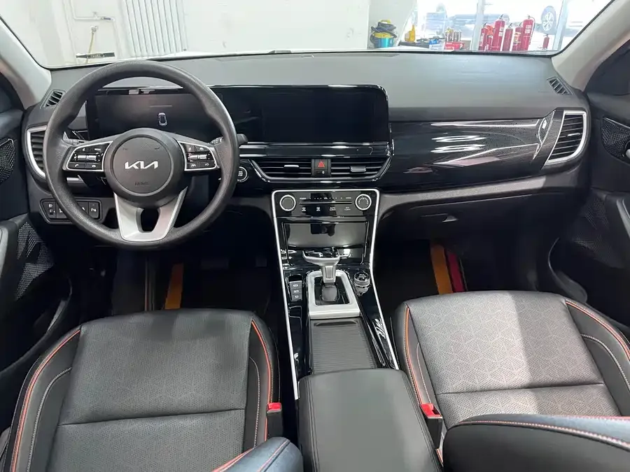 Kia Cyrus (Seltos) 2023 Certus 1.5L CVT Luxury Edition 2023 — миниатюра 3