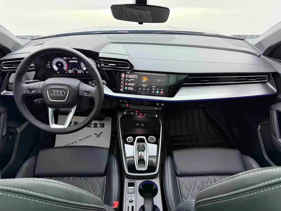 Audi A3 2026 Sportback 35TFSI Flying Spur Luxury Edition 2026 — миниатюра 3
