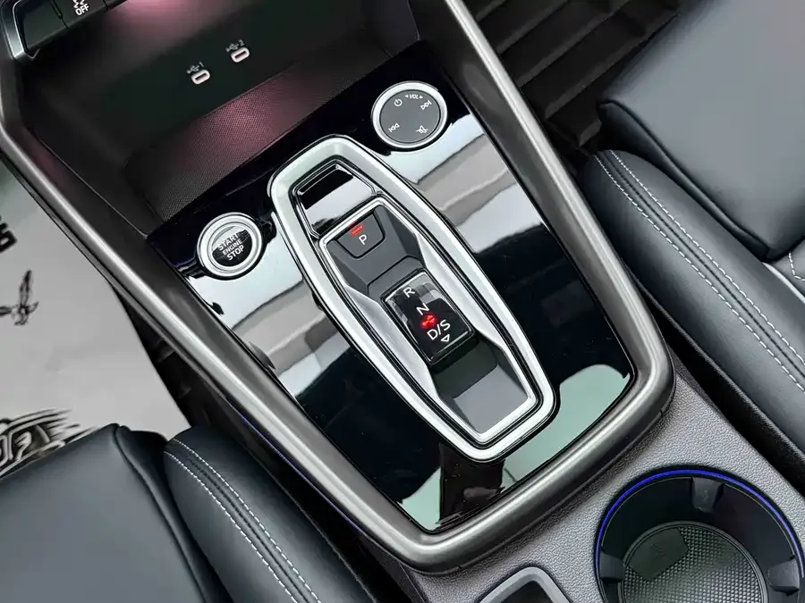 Audi A3 2026 Sportback 35TFSI Flying Spur Luxury Edition 2026 — миниатюра 4