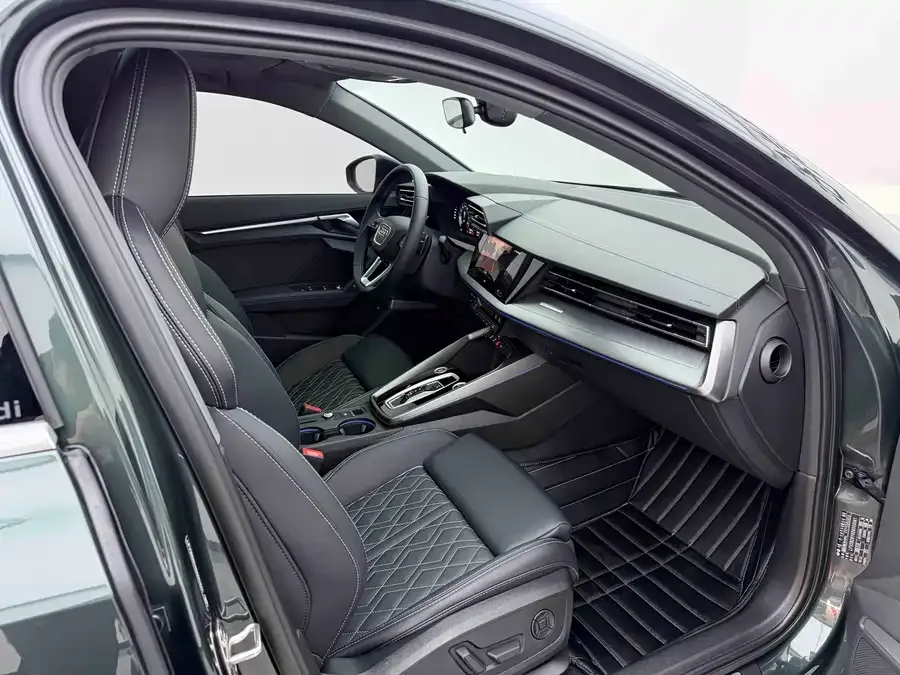 Audi A3 2026 Sportback 35TFSI Flying Spur Luxury Edition 2026 — миниатюра 5