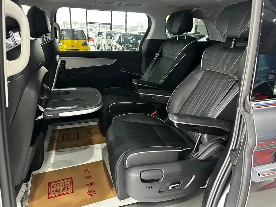 Roewe iMAX8 Roewe iMAX8 2022 400TGI flagship version 2023 — миниатюра 2