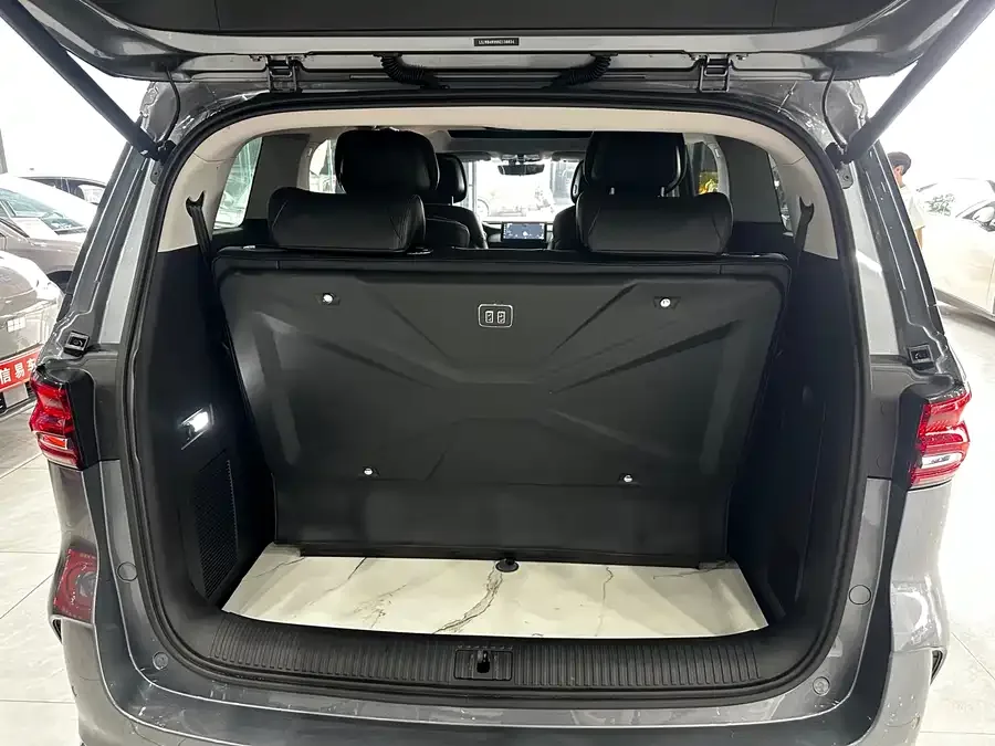 Roewe iMAX8 Roewe iMAX8 2022 400TGI flagship version 2023 — миниатюра 4