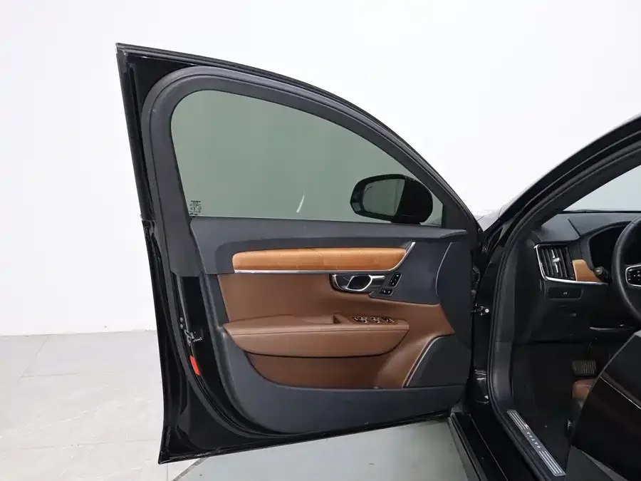 Volvo S90 2024 B5 Luxury Edition 2024 — миниатюра 4
