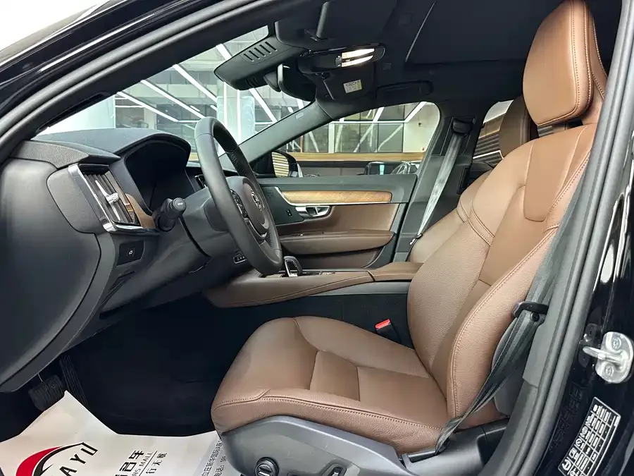 Volvo S90 2024 B5 Luxury Edition 2024 — миниатюра 2