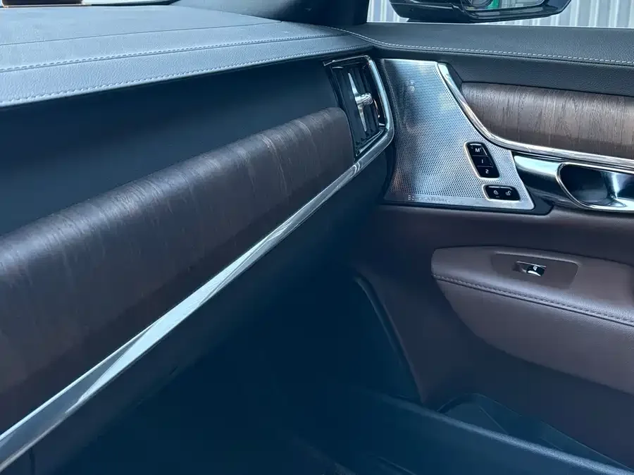 Volvo S90 2024 B5 Smart Luxury Edition 2024 — миниатюра 4