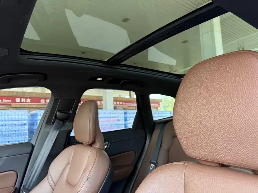 Volvo XC60 2023 B5 4WD Zhiyuan Luxury Edition 2023 — миниатюра 3