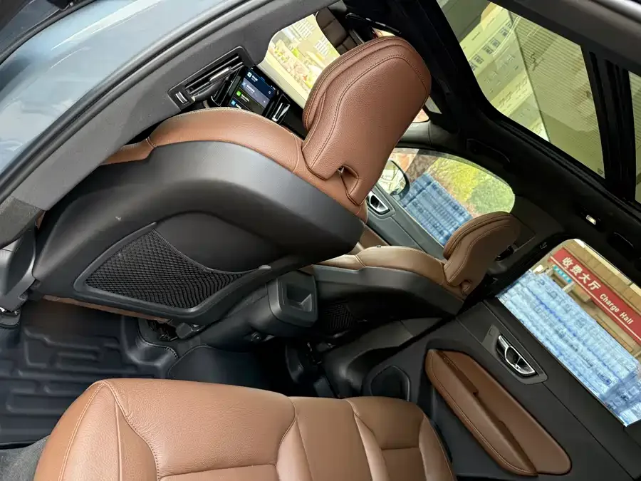 Volvo XC60 2023 B5 4WD Zhiyuan Luxury Edition 2023 — миниатюра 4