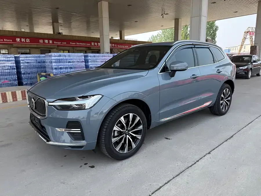 Volvo XC60 2023 B5 4WD Zhiyuan Luxury Edition 2023 — фото 1, купить с доставкой в Москву