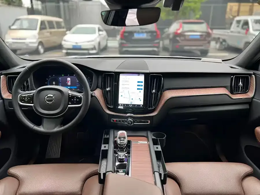 Volvo XC60 2024 B5 4WD Zhiyuan Luxury Edition 2024 — миниатюра 2