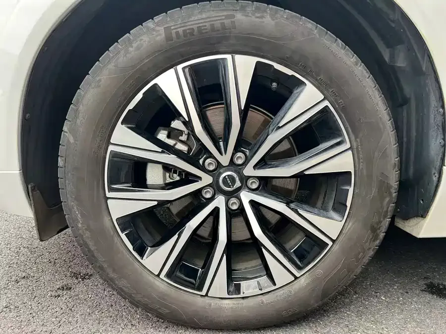 Volvo XC60 2024 B5 4WD Zhiyuan Luxury Edition 2024 — миниатюра 3