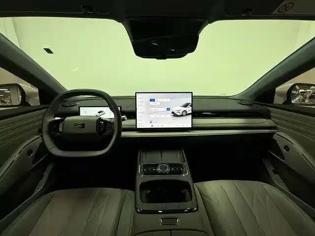 Geely Galaxy Star 8 Galaxy Star 8 2025 130km EM-i Premium Edition 2026 — миниатюра 3