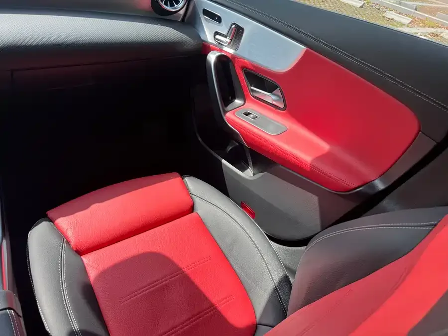 Mercedes-Benz CLA AMG Mercedes-Benz CLA AMG 2022 AMG CLA 35 4MATIC 2022 — миниатюра 4