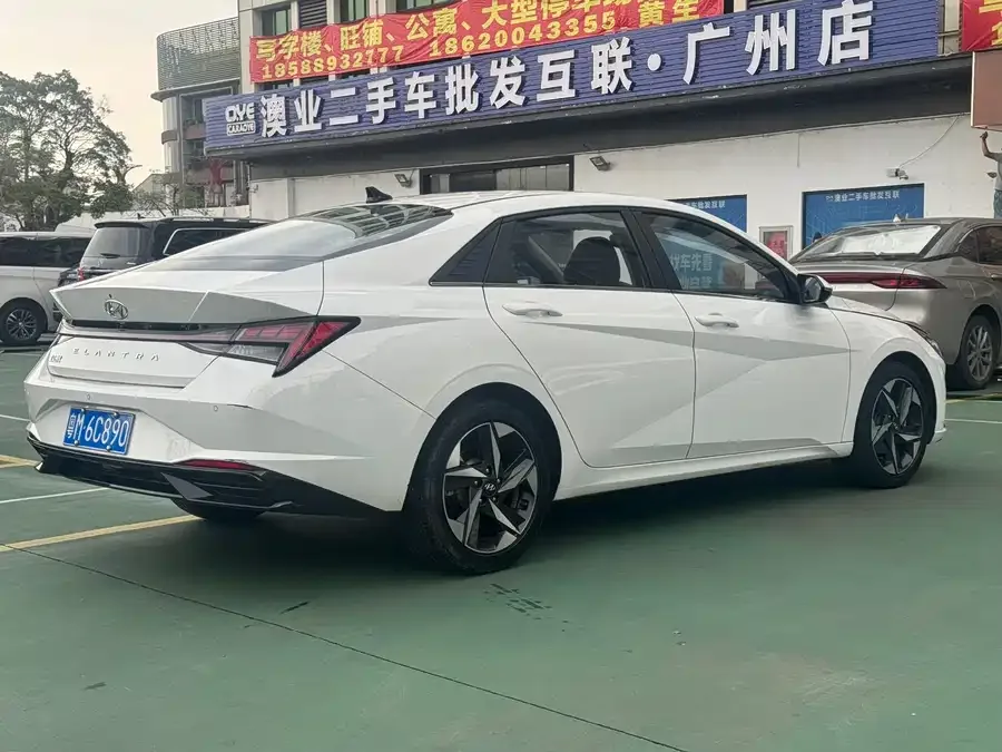 Hyundai Elantra Elantra 2022 1.5L CVT LUX Premium Edition 2023 — миниатюра 2