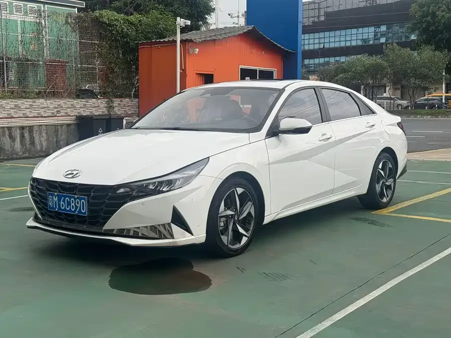 Hyundai Elantra Elantra 2022 1.5L CVT LUX Premium Edition 2023 — фото 1, купить с доставкой в Москву