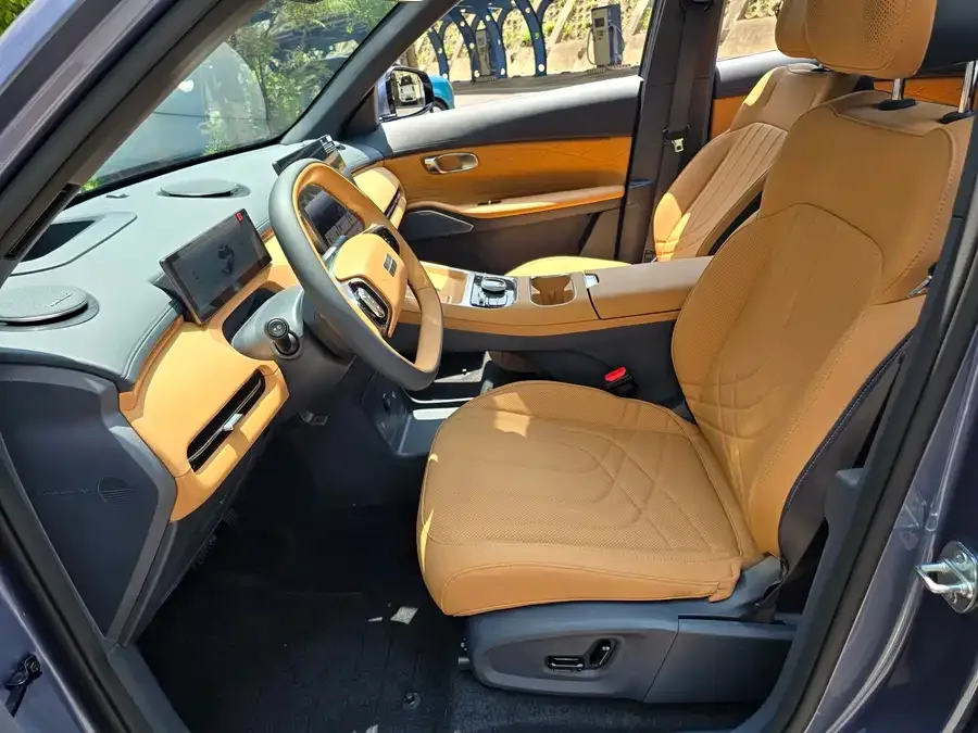 Geely Galaxy Starship 7 Galaxy Starship 7 2025 120km Navigator Edition 2025 — миниатюра 5
