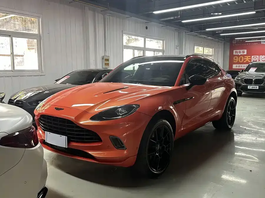 Aston Martin DBX 2022