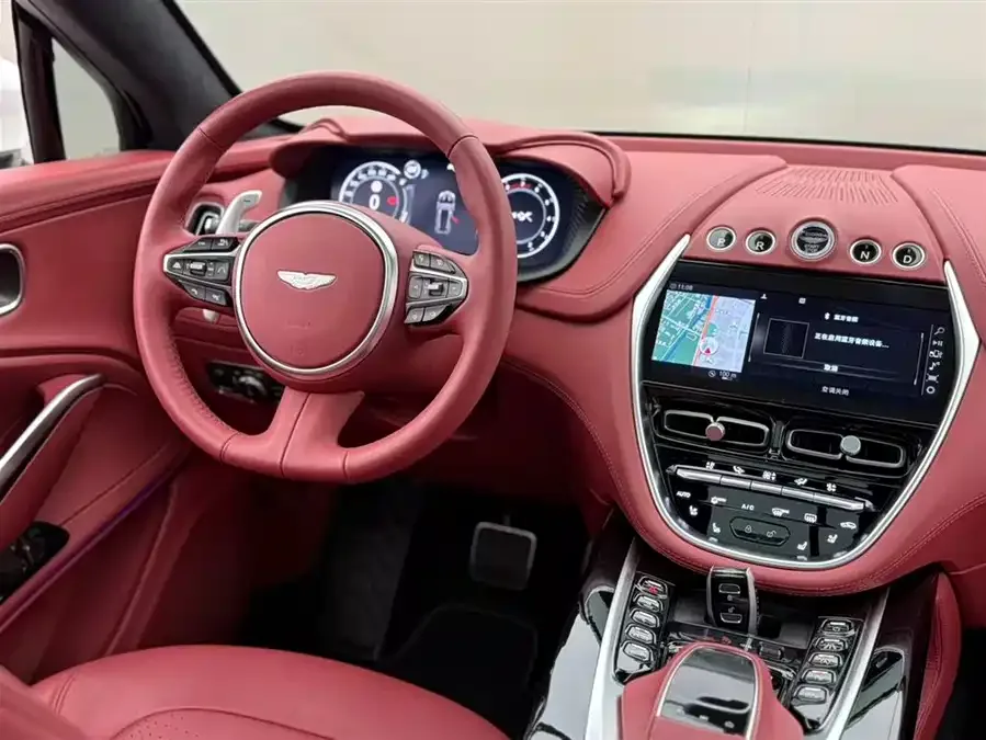 Aston Martin DBX 2024 3.0T STRAIGHT-SIX 2023 — миниатюра 3
