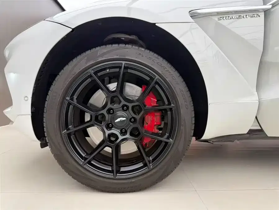 Aston Martin DBX 2024 3.0T STRAIGHT-SIX 2023 — миниатюра 4