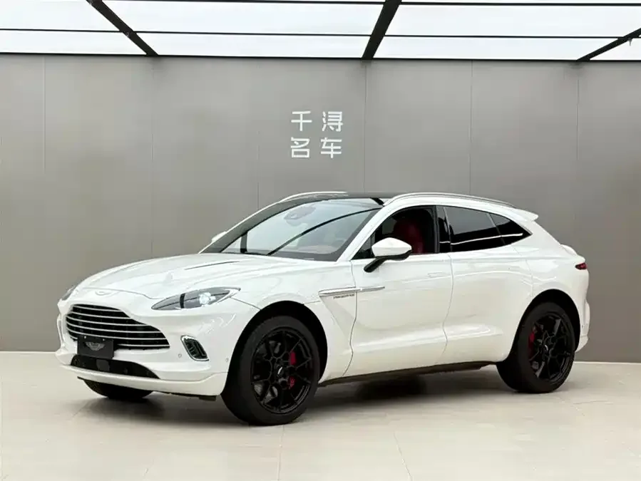 Aston Martin DBX 2024 3.0T STRAIGHT-SIX 2023 — фото 1, купить с доставкой в Москву