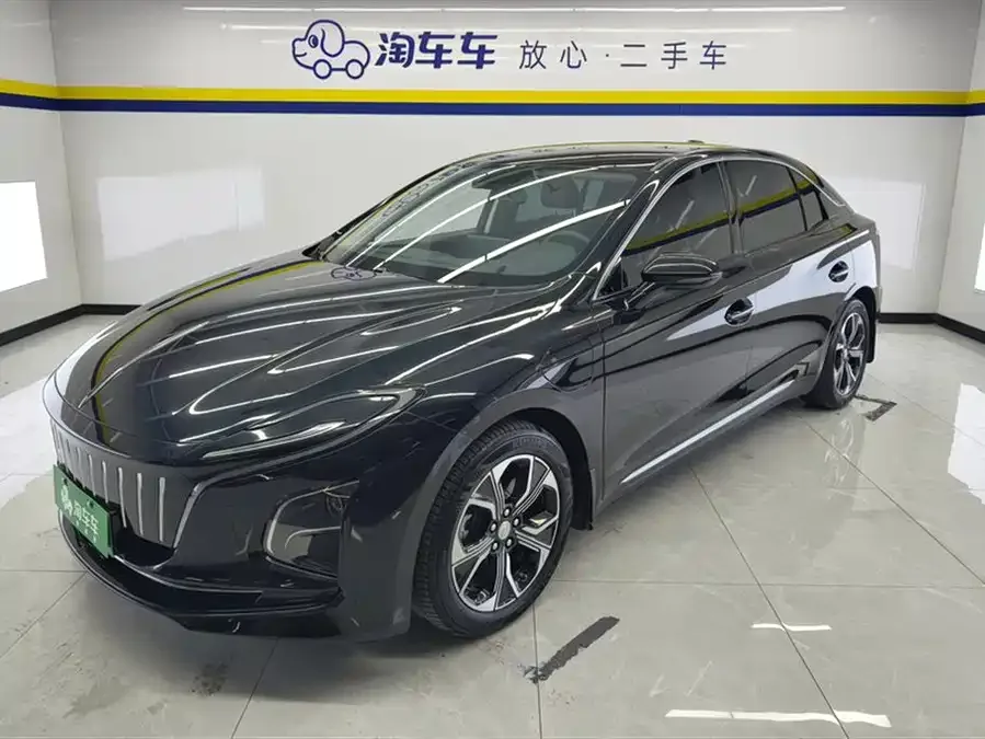 Hongqi E-QM5 Hongqi E-QM5 2023 facelift basic travel version 2024 — фото 1, купить с доставкой в Москву