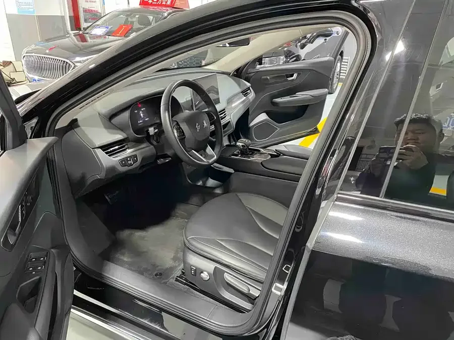 Hongqi E-QM5 Hongqi E-QM5 2023 facelift basic travel version 2023 — миниатюра 4