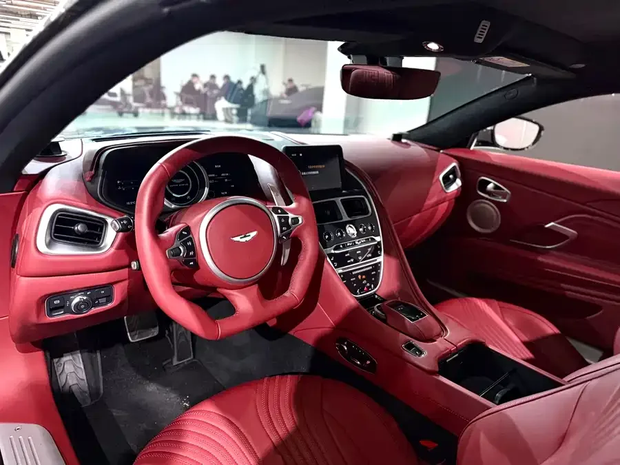 Aston Martin DB11 2022 4.0T V8 Coupe 2023 — миниатюра 4