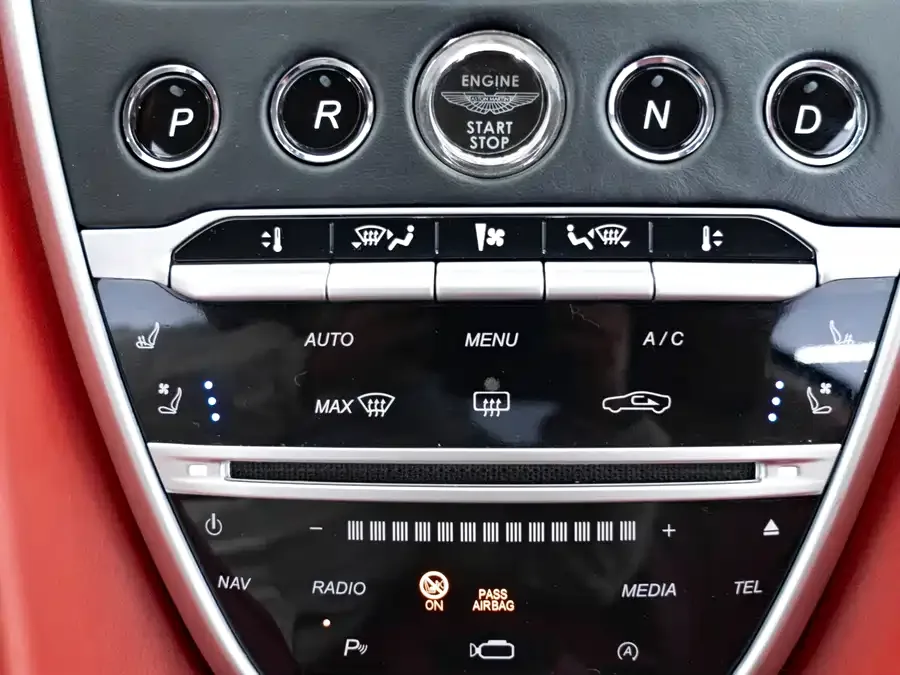 Aston Martin DB11 2022 4.0T V8 Coupe 2022 — миниатюра 5