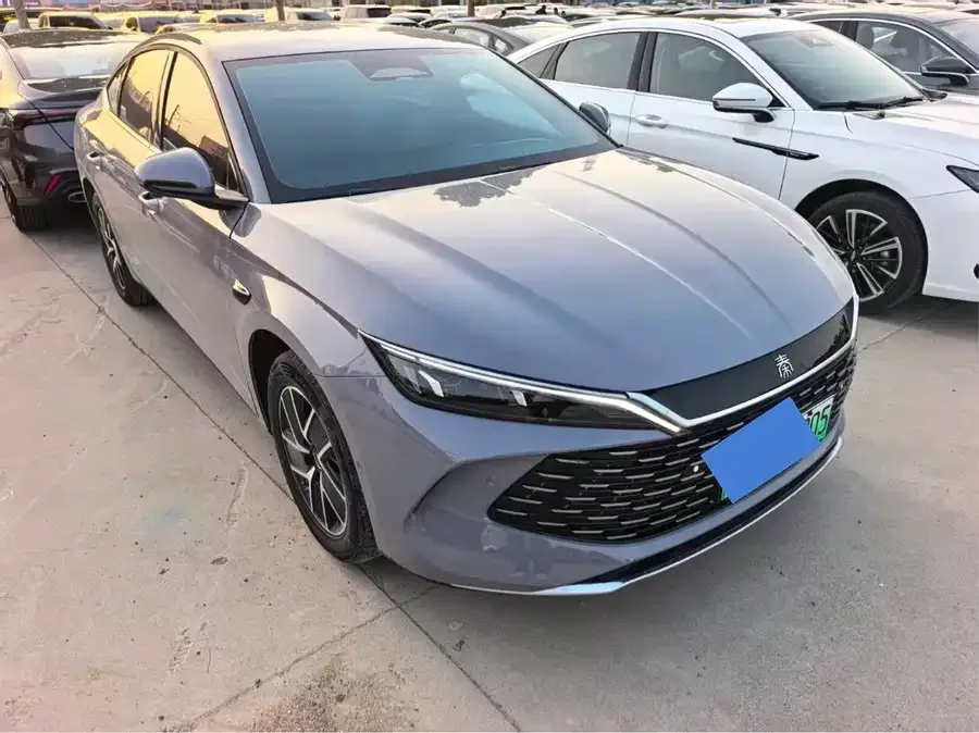 BYD Qin L Qin L 2026 DM-i 128KM Leading Edition 2025 — фото 1, купить с доставкой в Москву