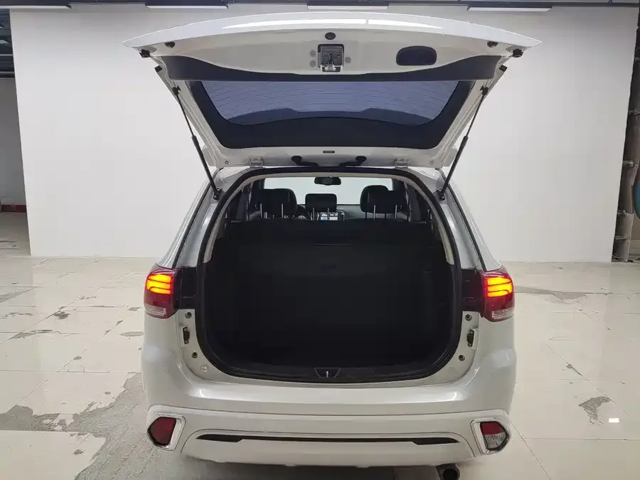 Mitsubishi Outlander Outlander 2021 facelift 2.0L 2WD Enjoy Edition 5 seats 2022 — миниатюра 4