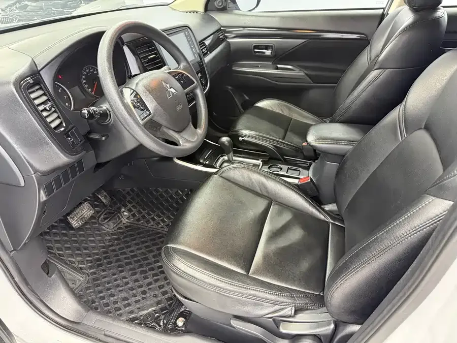 Mitsubishi Outlander Outlander 2021 2.0L 2WD Enjoy Edition 5 Seaters 2022 — миниатюра 4