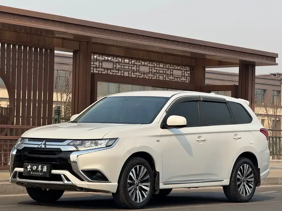Mitsubishi Outlander Outlander 2021 facelift 2.0L 2WD 5-seater 2022 — миниатюра 3