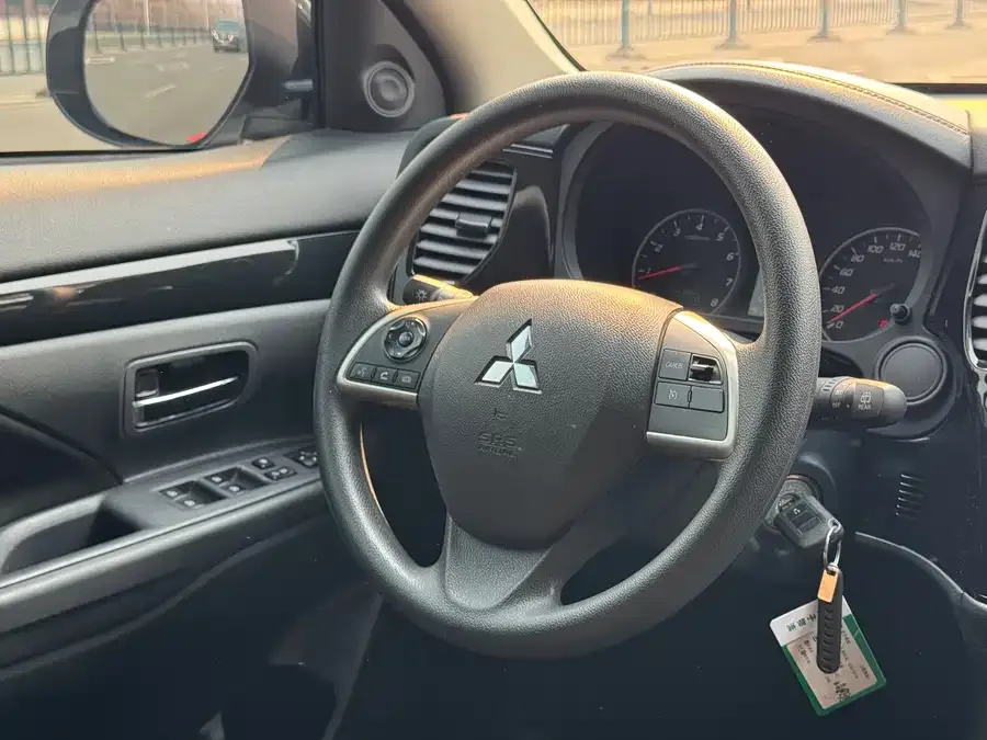 Mitsubishi Outlander Outlander 2021 facelift 2.0L 2WD 5-seater 2022 — миниатюра 5
