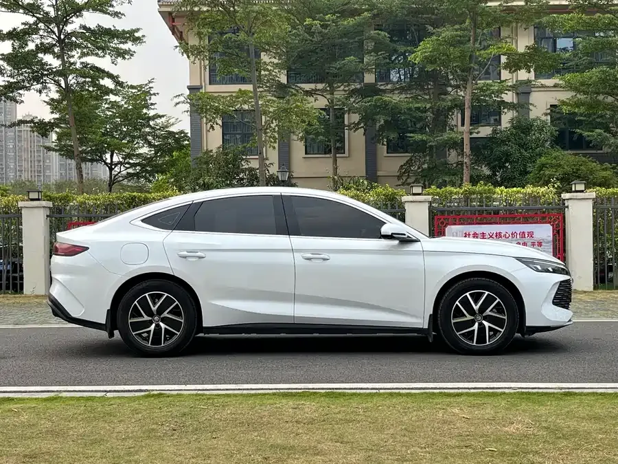BYD Qin L Qin L 2024 DM-i 120KM Beyond Edition 2025 — миниатюра 5