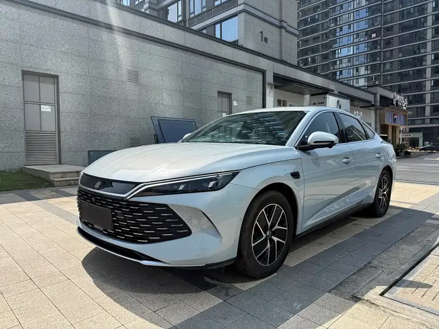 BYD Qin L Qin L 2025 DM-i Intelligent Driving Edition 120KM Beyond Edition 2025 — фото 1, купить с доставкой в Москву