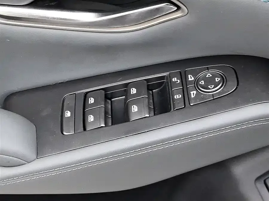 BYD Qin L Qin L 2025 DM-i Intelligent Driving Edition 80KM Beyond Edition 2025 — миниатюра 3