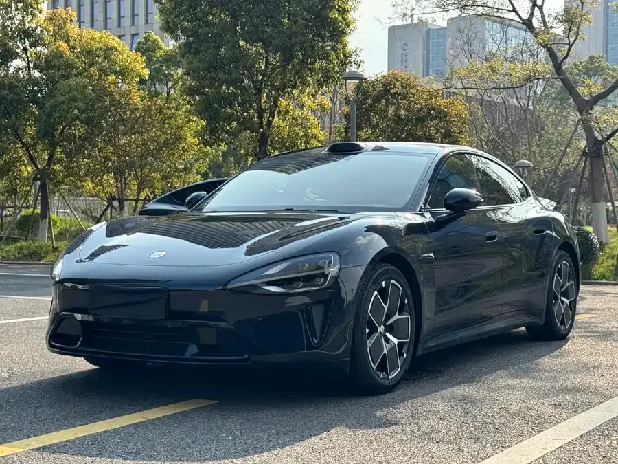 Xiaomi SU7 2024