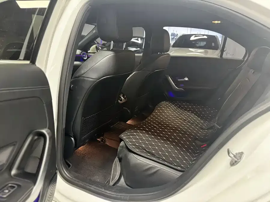 Mercedes-Benz Class A Mercedes-Benz A-Class 2022 Model Three A 200 L Sports Sedan Fashion Model 2023 — миниатюра 4