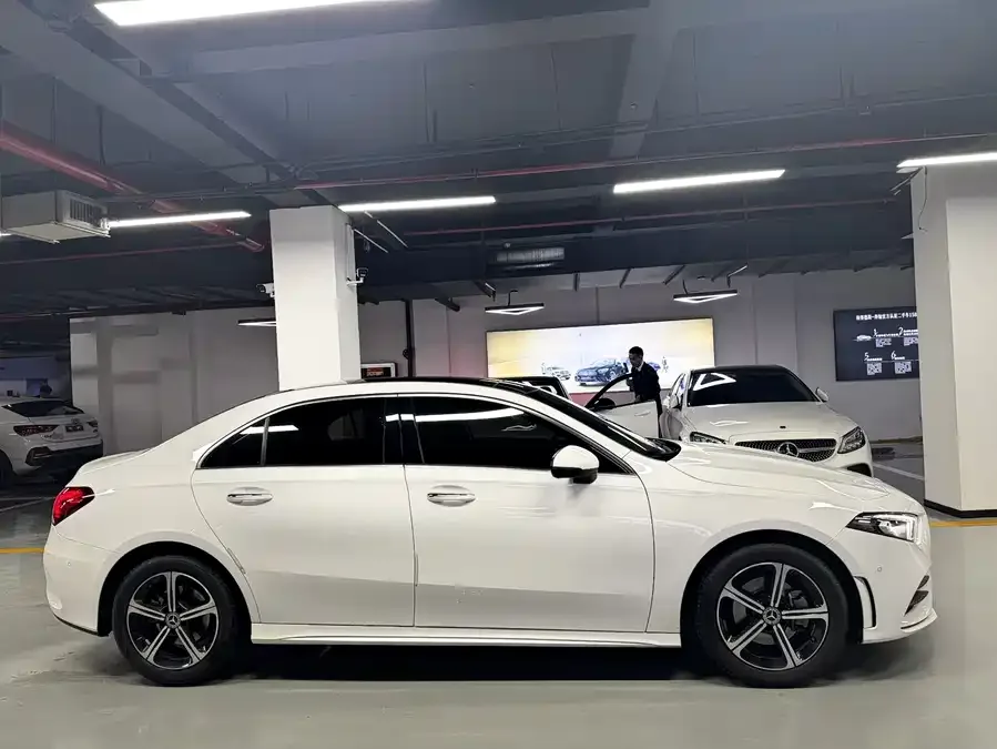 Mercedes-Benz Class A Mercedes-Benz A-Class 2022 Model Three A 200 L Sports Sedan Fashion Model 2023 — миниатюра 5