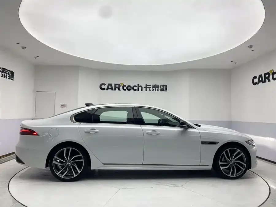 Jaguar XFL 2024 2.0T P300 4WD Flagship Sports Gilded Edition 2024 — миниатюра 2