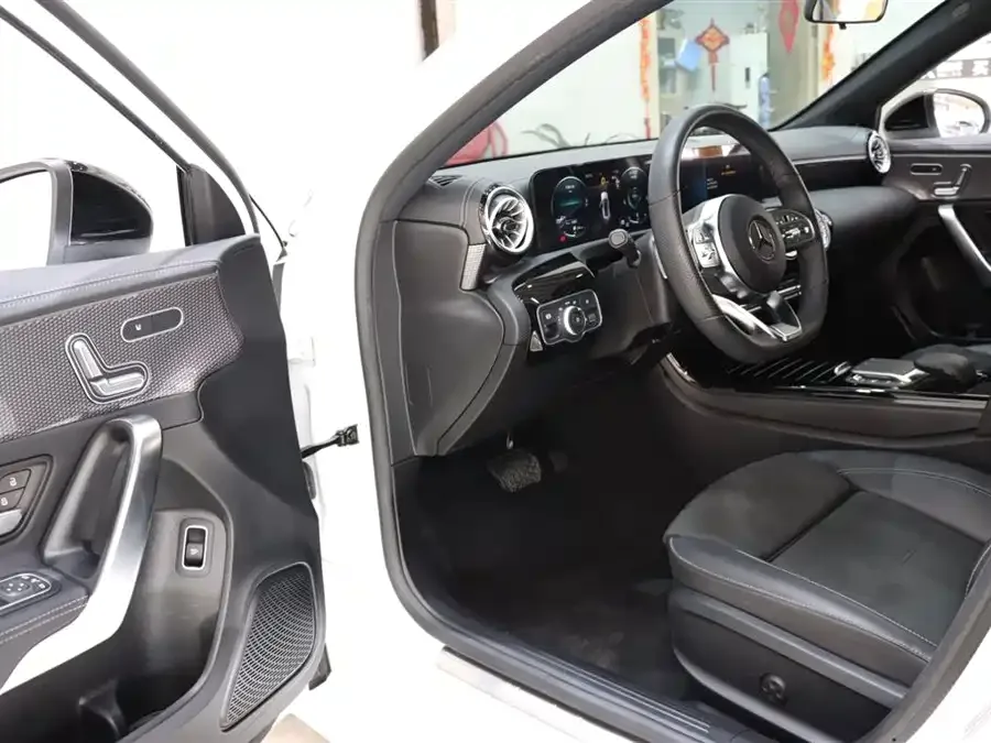 Mercedes-Benz Class A Mercedes-Benz A-Class 2022 Model Three A 200 L Sports Sedan Fashion Model 2023 — миниатюра 3