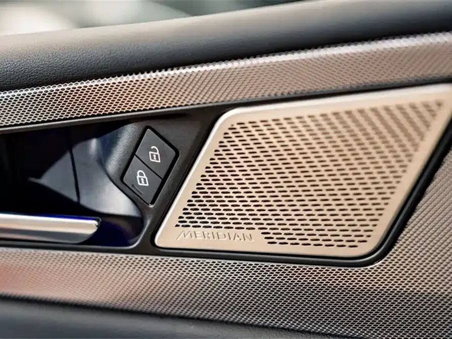 Jaguar XEL 2024 2.0T 250PS R-DYNAMIC S aggressive sports version 2024 — миниатюра 5